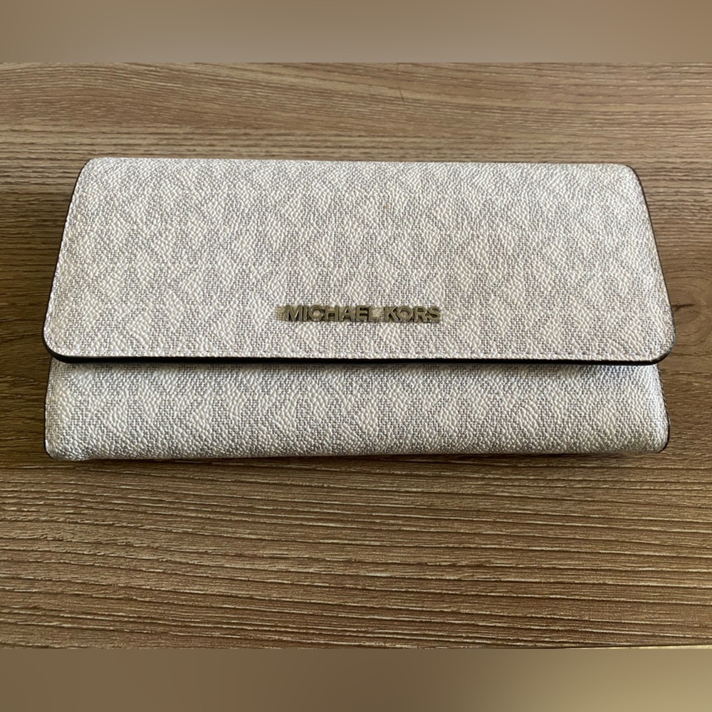 Brand NWT white Jet Set travel Michael Kors trifold wallet